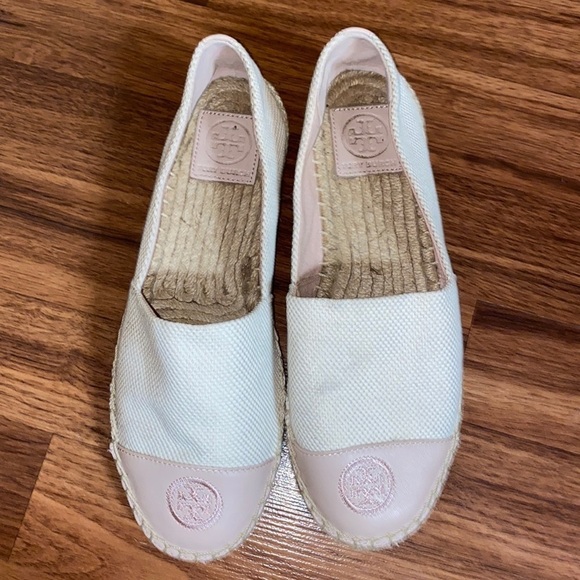 TORY Burch flats- like new - Picture 2 of 6